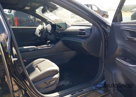 2025 Toyota Crown Signia Limited from USA, damaged, VIN JTDACAAJXS3013283